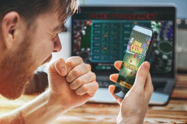 Ilustrasi antarmuka modern totoslot777 yang menampilkan fitur sportsbook dan live casino mobile